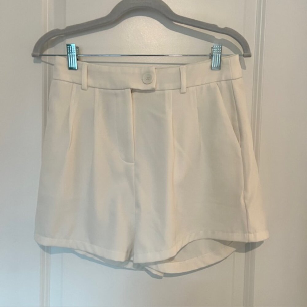 Princess Polly Size 6 White Trouser Shorts